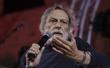 «Compriamo sottomarini e la gente muore in ospedale»