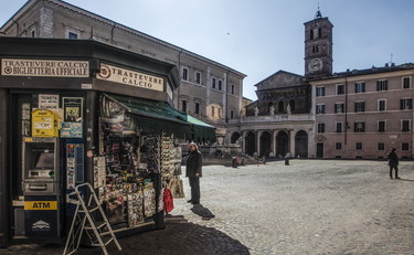 Edicole, al lavoro per trecento euro al mese