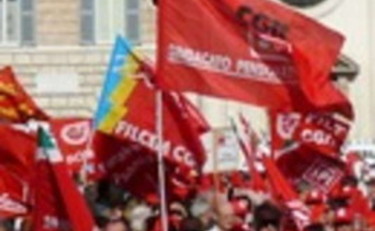 Migliaia in piazza con la Cgil