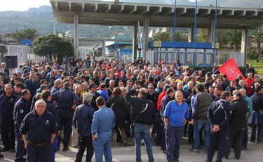 Fiom: Industria Italiana Autobus e Blutec non pagano gli stipendi