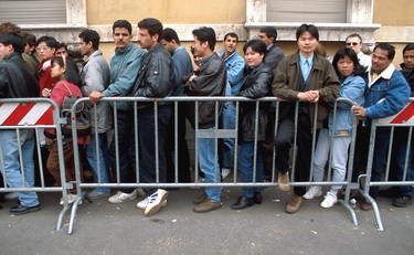 Sgombero al Cara di Mineo, migranti e lavoratori per strada