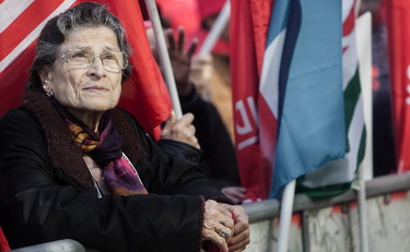 Pensioni: le donne prendono la metà rispetto agli uomini