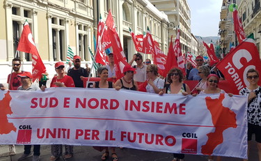 Una piazza che parla di unità