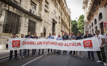 Alitalia, i sindacati aspettano il piano industriale