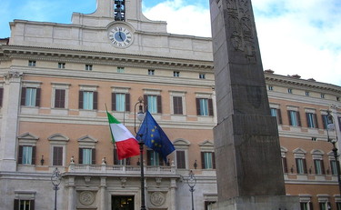 Appello al Parlamento: «Ora serve serietà»