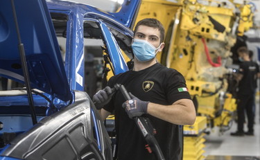 Lamborghini, manifattura 4.0 © Marco Merlini Sant'Agata Bolognese (Bo), 3 luglio 2020 La linea di produzione Urus della Lamborghini