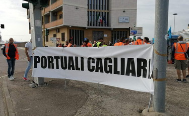 Porto di Cagliari, scatta la protesta