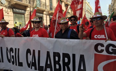 Cgil, Cisl e Uil riempiono Reggio Calabria