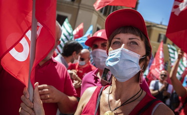Roma, 5 agosto 2020: Manifestazione lavoratori sanità privata davanti a Montecitorio © Simona Caleo