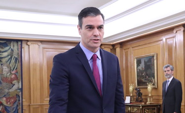 Spagna, la svolta del governo rosso-viola