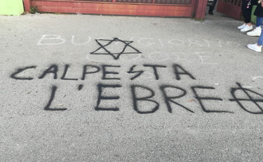 Scritte antisemite in due scuole di Pomezia