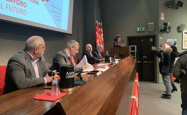 Le Marche e l'industria: ad Ancona il convegno Cgil