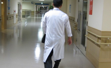 Dirigenti e precari: la sanità a Catania