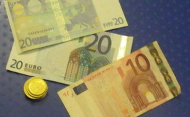 Consumatori: 2012, credito al consumo -5%