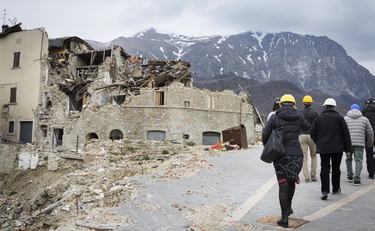 Tappa a L'Aquila, per ricostruire la città e i diritti