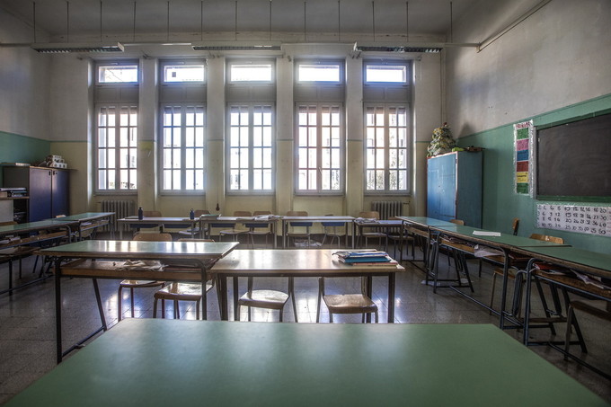 Aule deserte. Il primo giorno senza scuola