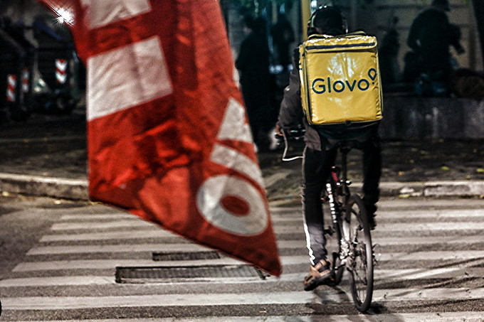 Rider in piazza per i diritti © Marco Merlini Roma, 30 ottobre 2020 Giornata di mobilitazione nazionale dei rider con Cgil, Nidil, Filt, Filcams, Union e altre sigle sindacali contro l'accordo tra Assodelivery e Ugl