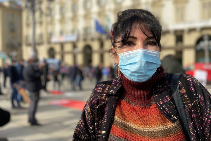 La manifestazione dei lavoratori dello spettacolo in piazza Castello a Torino