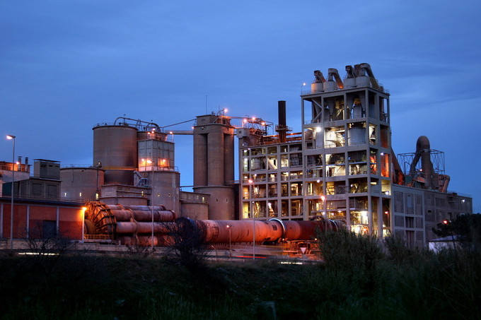 Italcementi, Bergamo si ferma contro la cessione