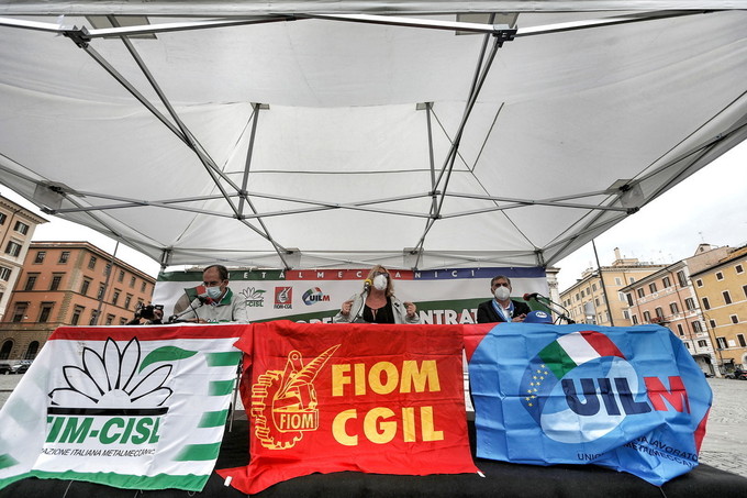 Sciopero dei metalmeccanici © Marco Merlini Roma, 5 novembre 2020 Piazza Esquilino Presidio nazionale unitario di Fim-Cisl, Fiom-Cgil e Uilm-Uil in occasione dello sciopero di 4 ore per il rinnovo del contratto nazionale Federmeccanica-Assistal Nella foto Rocco Palombella, Francesca Re David e Roberto Benaglia