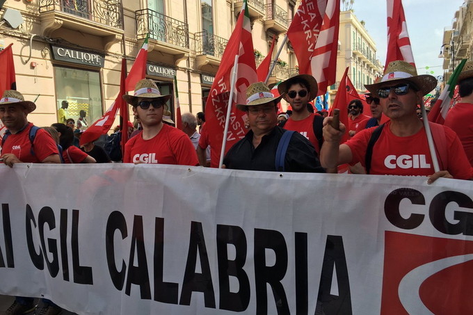 Cgil, Cisl e Uil riempiono Reggio Calabria