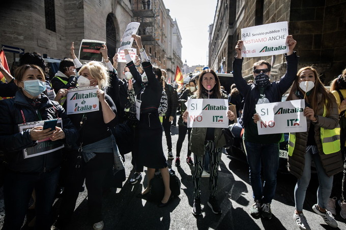 Manifestazione dei lavoratori del trasporto aereo al Mise