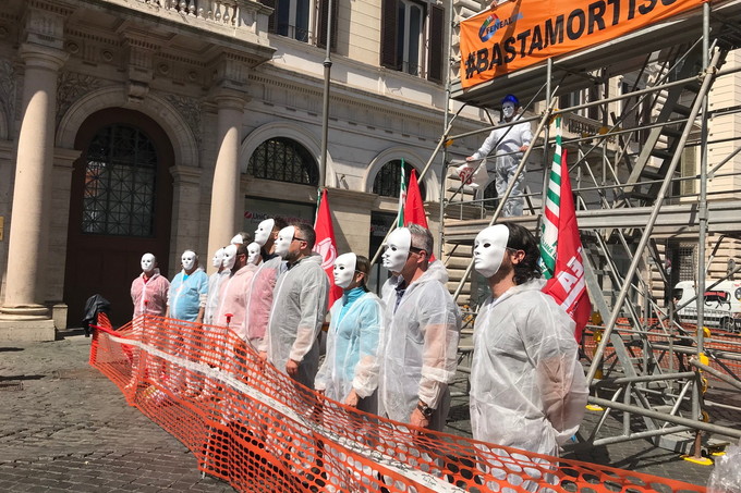Edili in piazza per la sicurezza