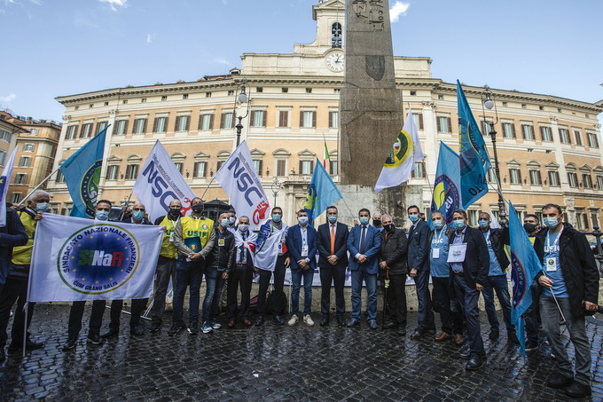 Protesta dei lavoratori e lavoratrici in divisa © Marco Merlini Roma, 7 ottobre 2020 Piazza Montecitorio Manifestazione dei militari contro la proposta di legge Corda Nella foto i segretari delle sigle