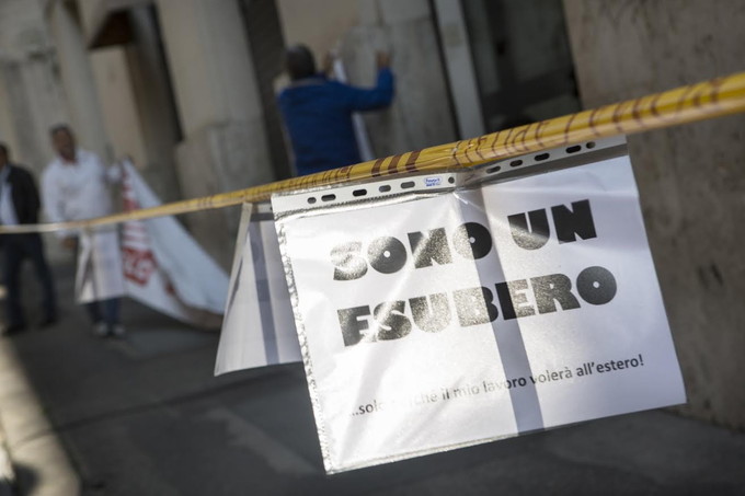 Coronavirus, arrivano i primi licenziamenti