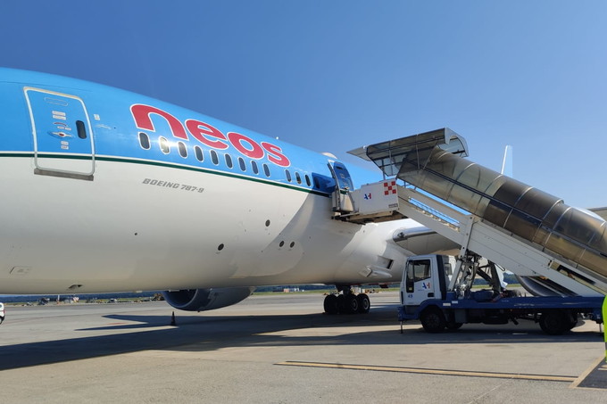 Milano Malpensa, 26 agosto 2021. La partenza dell'aereo per Cuba, con i materiali sanitari raccolti dalla Cgil.