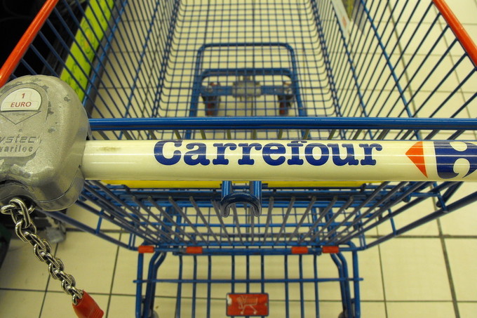 Carrefour chiude e licenzia: è sciopero