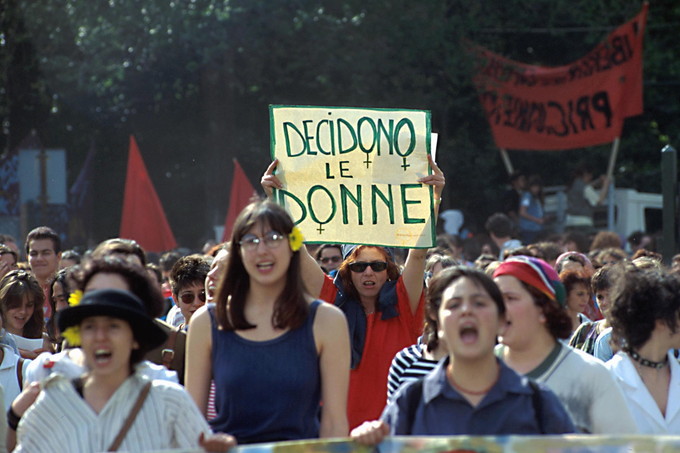 Umbria, nuovo attacco alla libertà delle donne